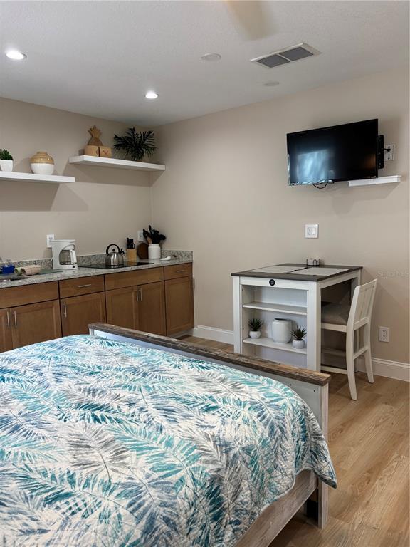 Picture of 170 Roosevelt Drive Unit 5, Sarasota FL 34236