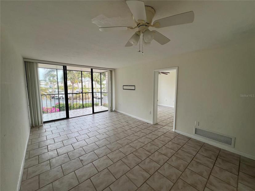 Picture of 618 Bird Bay Drive S Unit 212, Venice FL 34285