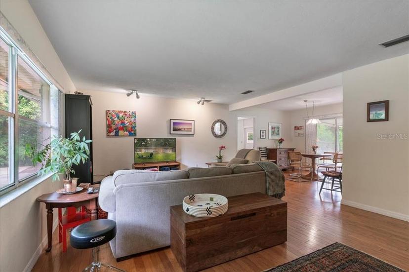 Picture of 3801 NW 9Th Place, Gainesville FL 32605