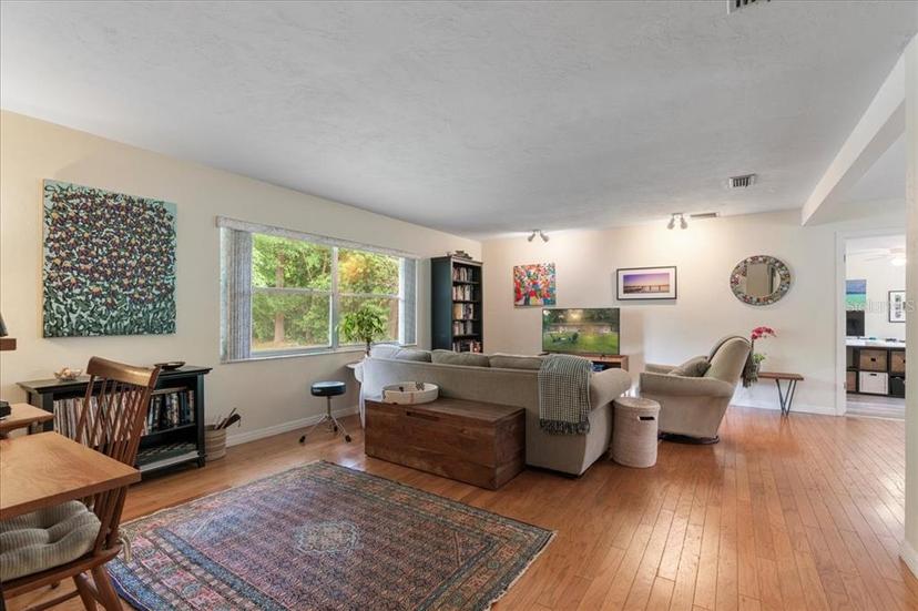 Picture of 3801 NW 9Th Place, Gainesville FL 32605