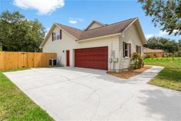 Picture of 2512 Rustic Oaks Drive, Lutz, FL 33559