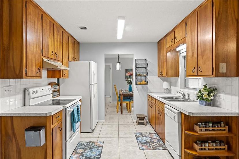 Picture of 9752 County Road 121, Wildwood FL 34785