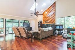 Picture of 1633 NW 19Th Circle, Gainesville, FL 32605
