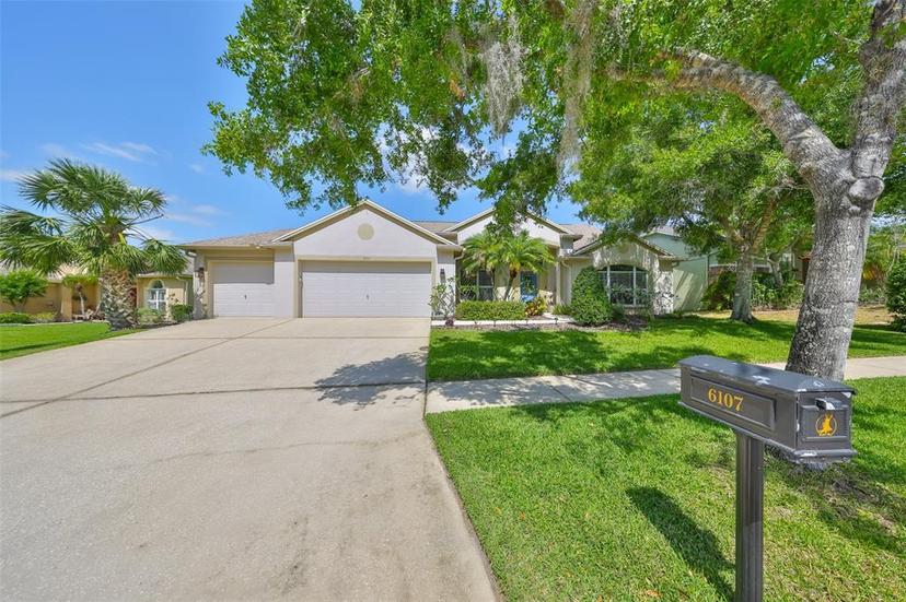 Picture of 6107 Heroncrest Court, Lithia FL 33547