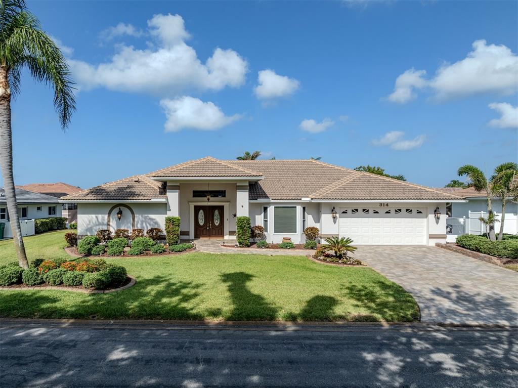 Picture of 314 Oakwood Circle, Englewood, FL 34223