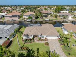 Picture of 314 Oakwood Circle, Englewood, FL 34223