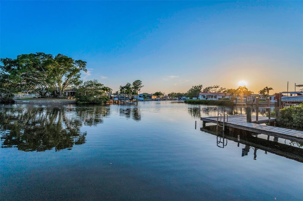 Picture of 4772 Dover Street Ne, St Petersburg, FL 33703