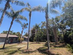 Picture of 627 Riverside Drive, Tarpon Springs, FL 34689