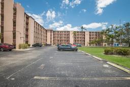 Picture of 4015 Lake Bayshore Drive Unit 108, Bradenton, FL 34205