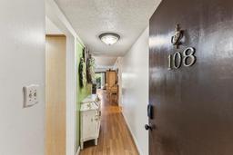 Picture of 4015 Lake Bayshore Drive Unit 108, Bradenton, FL 34205