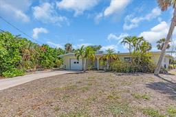 Picture of 396 Avenida Madera, Sarasota, FL 34242
