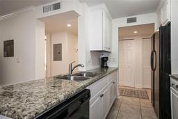 Picture of 950 Broadway Unit 103, Dunedin, FL 34698