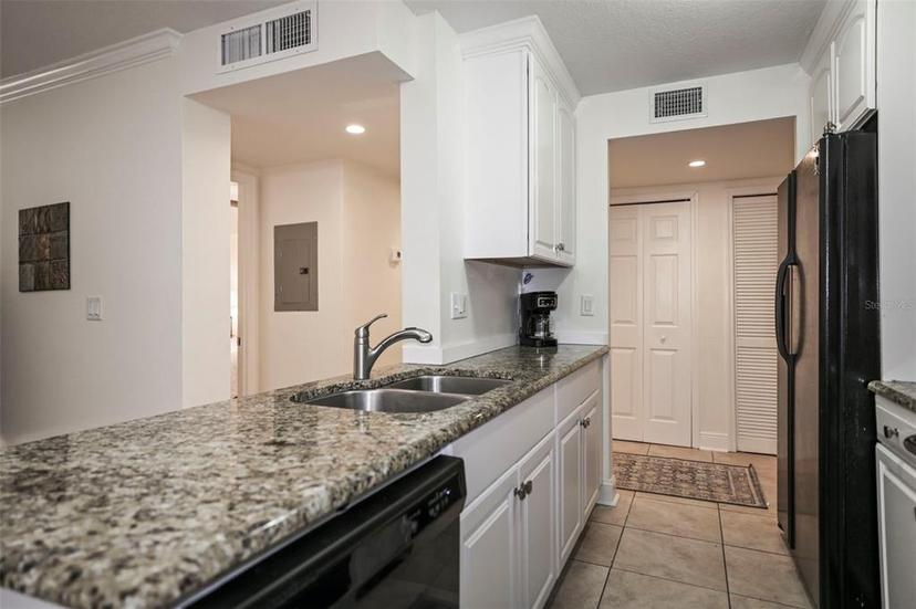 Picture of 950 Broadway Unit 103, Dunedin FL 34698