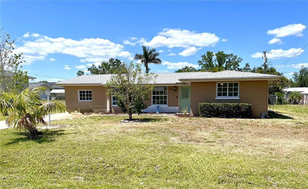 Picture of 700 Dolphin Parkway, Punta Gorda, FL 33950