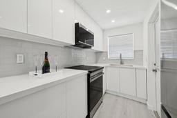 Picture of 250 Layne Boulevard Unit 113, Hallandale Beach, FL 33009