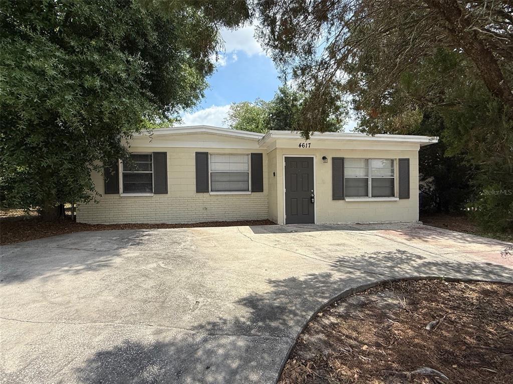 Picture of 4617 John Bell Jr Dr, Tampa, FL 33610