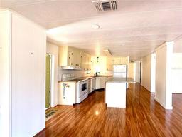 Picture of 210 N Saint Thomas Circle, Apollo Beach, FL 33572