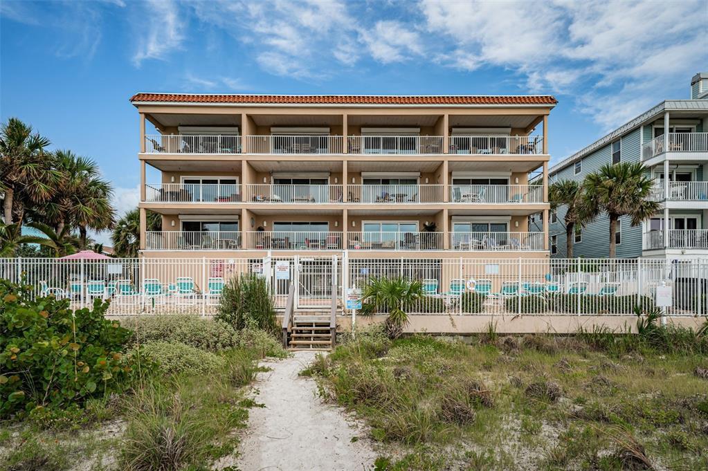 Picture of 1912 Gulf Boulevard Unit 305, Indian Rocks Beach, FL 33785