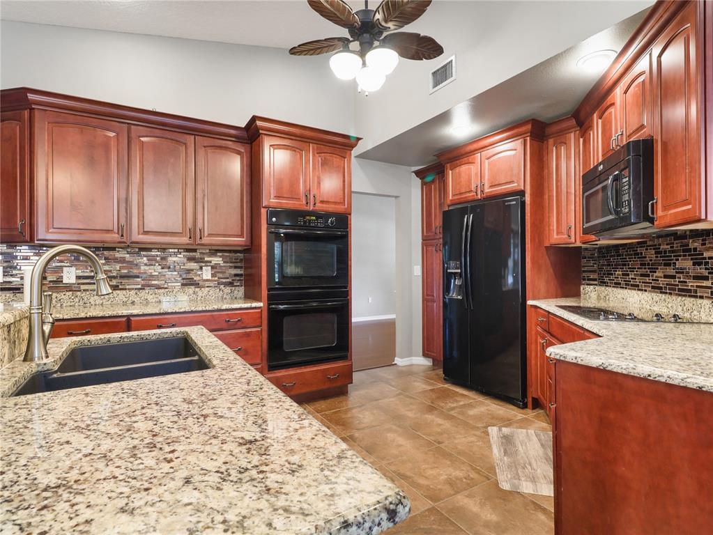 Picture of 994 Country Lake Circle, Lake Wales, FL 33898