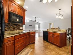 Picture of 994 Country Lake Circle, Lake Wales, FL 33898