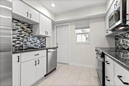 Picture of 111 Whispering Sands Circle Unit V38, Sarasota, FL 34242
