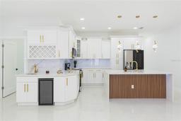 Picture of 907 E Okaloosa Avenue, Tampa, FL 33604
