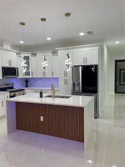 Picture of 907 E Okaloosa Avenue, Tampa, FL 33604