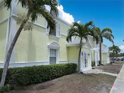 Picture of 5225 Coquina Key Drive Se Unit B, St Petersburg, FL 33705