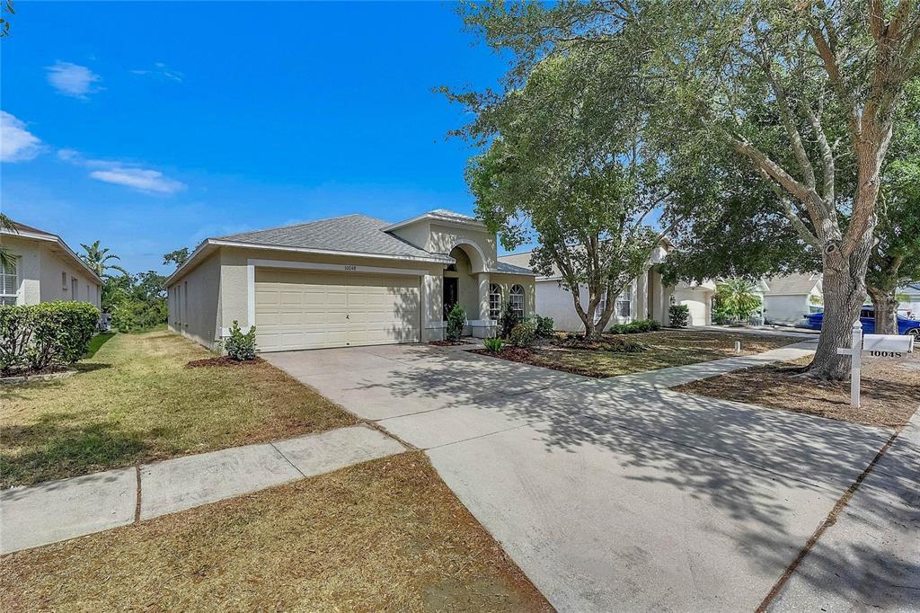 Picture of 10048 Creek Bluff Drive, Riverview, FL 33578