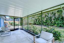 Picture of 7107 Colonial Lake Dr, Riverview, FL 33578