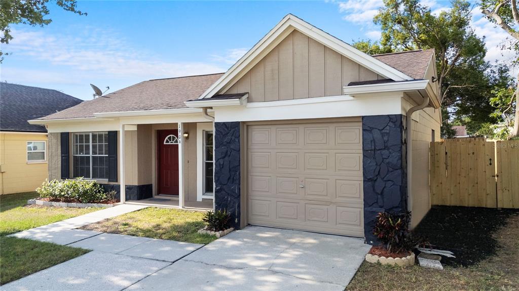 Picture of 1904 Crown Park Drive, Valrico, FL 33594