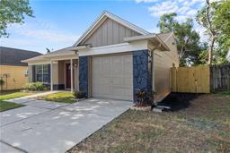 Picture of 1904 Crown Park Drive, Valrico, FL 33594