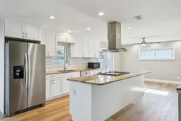 Picture of 8417 Bay Pointe Drive, Tampa, FL 33615