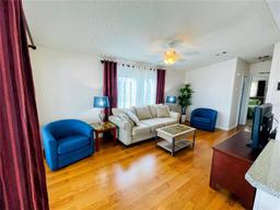 Picture of 615 S Green Circle, Venice, FL 34285