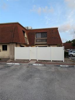 Picture of 8114 Oak Trace Way Unit D, Tampa, FL 33634