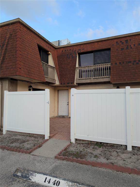 Picture of 8114 Oak Trace Way Unit D, Tampa, FL 33634