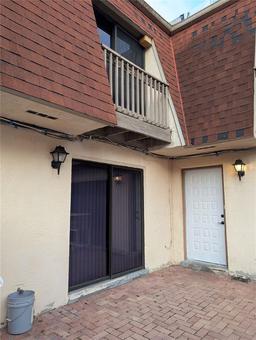 Picture of 8114 Oak Trace Way Unit D, Tampa, FL 33634