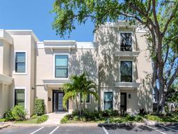 Picture of 2807 W Hawthorne Road Unit 11, Tampa, FL 33611