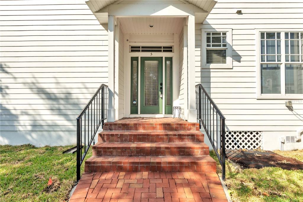 Picture of 113 E Bosphorous Avenue Unit 5, Tampa, FL 33606