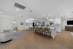 Picture of 4705 W Estrella Street, Tampa, FL 33629