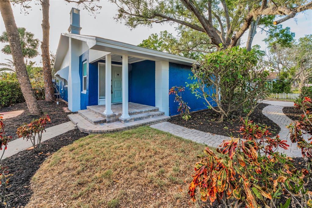 Picture of 330 Pineapple Street, Tarpon Springs, FL 34689