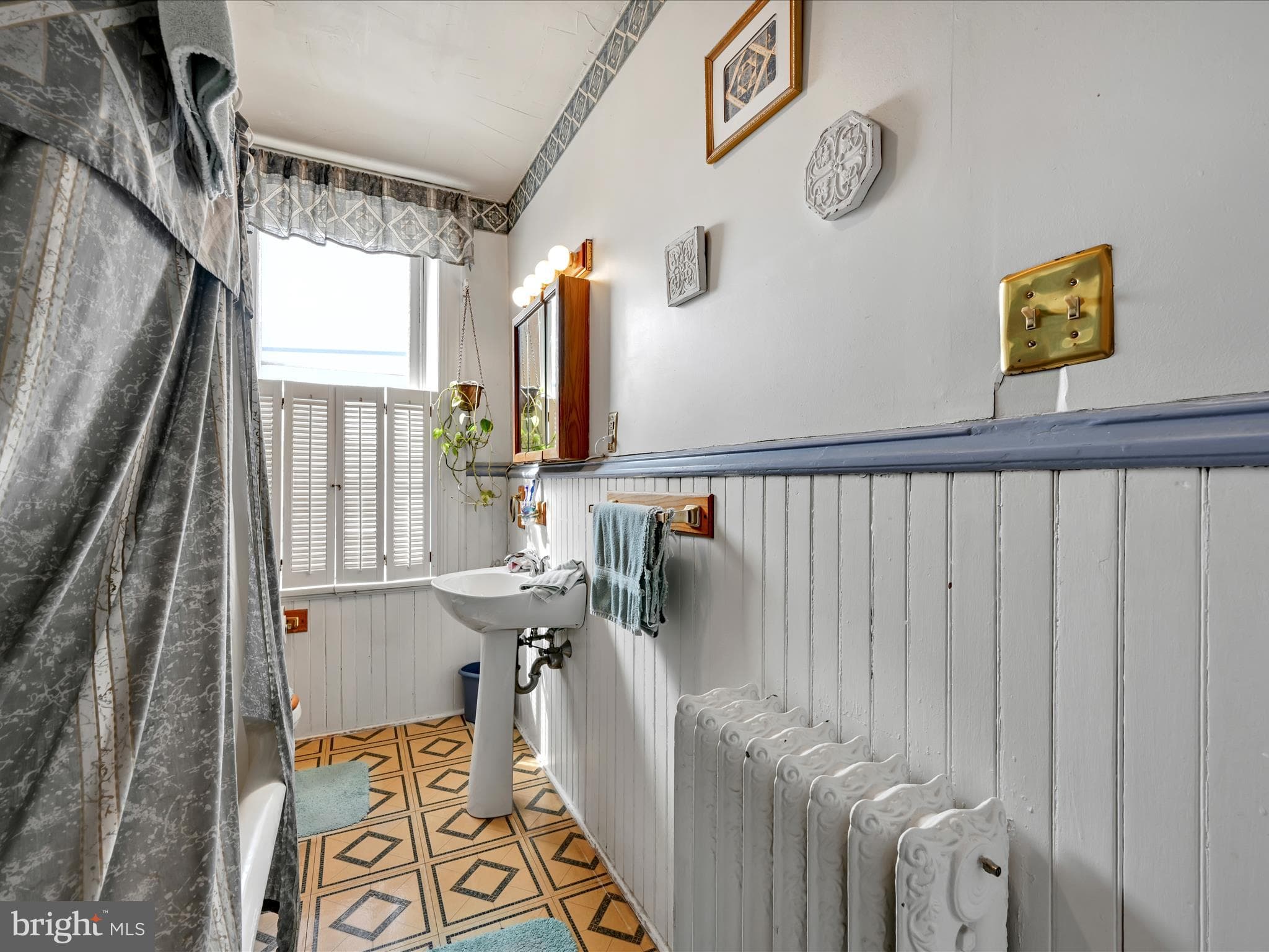 Home for sale at 431 W King Street, York, Pennsylvania 17401, photo 22 of 44
