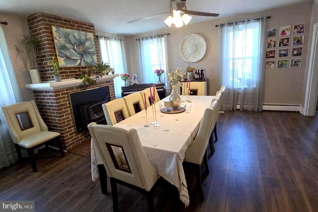 Home for sale at 1122 Hanover Road, York, Pennsylvania 17408, photo 9 of 36