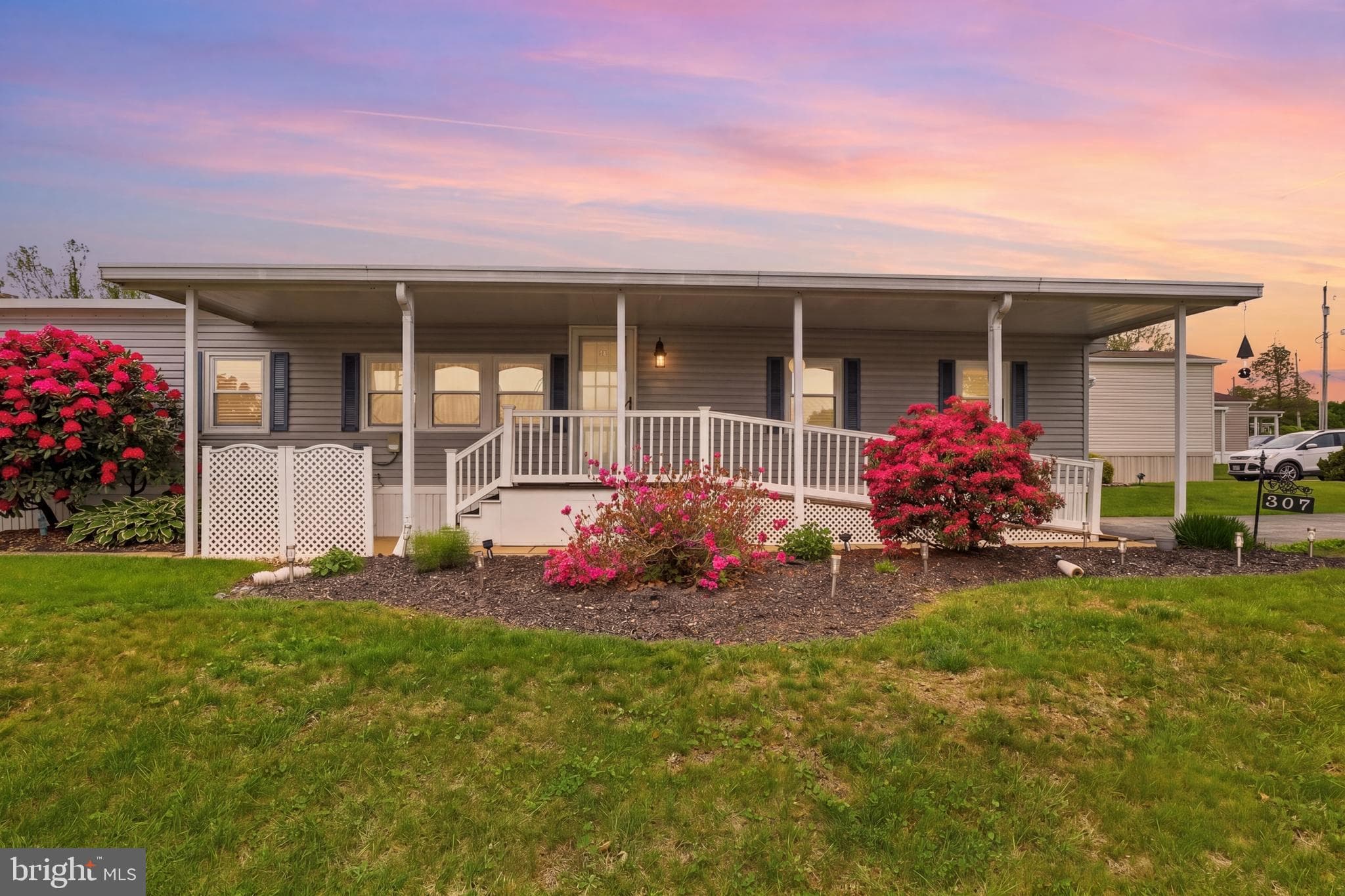 Home for sale at 307 Blue Jay Drive, Red Lion, Pennsylvania 17356, photo 2 of 3