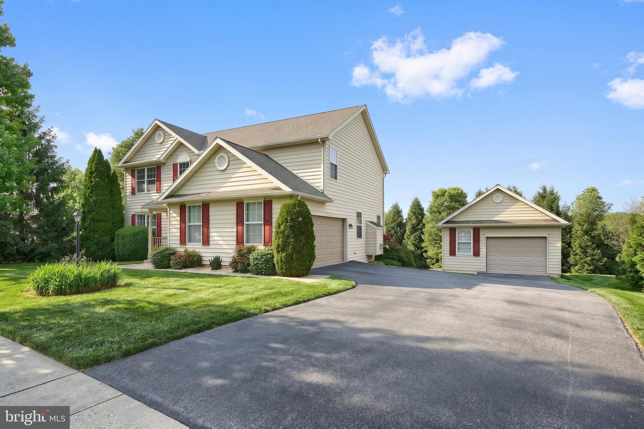Home for sale at 19 Rebecca Lane, York, Pennsylvania 17403, photo 2 of 3