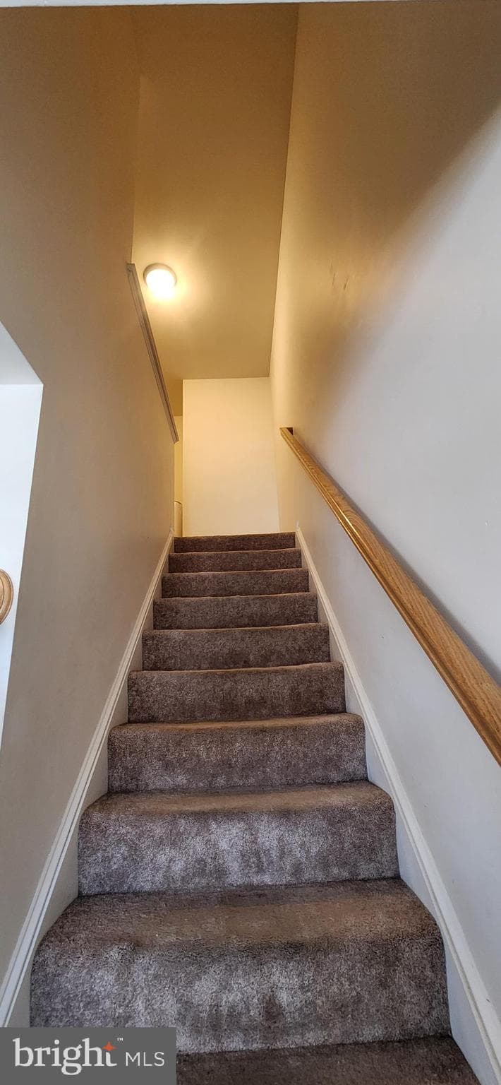 Home for sale at 740 Kentwell Drive, York, Pennsylvania 17406, photo 9 of 17