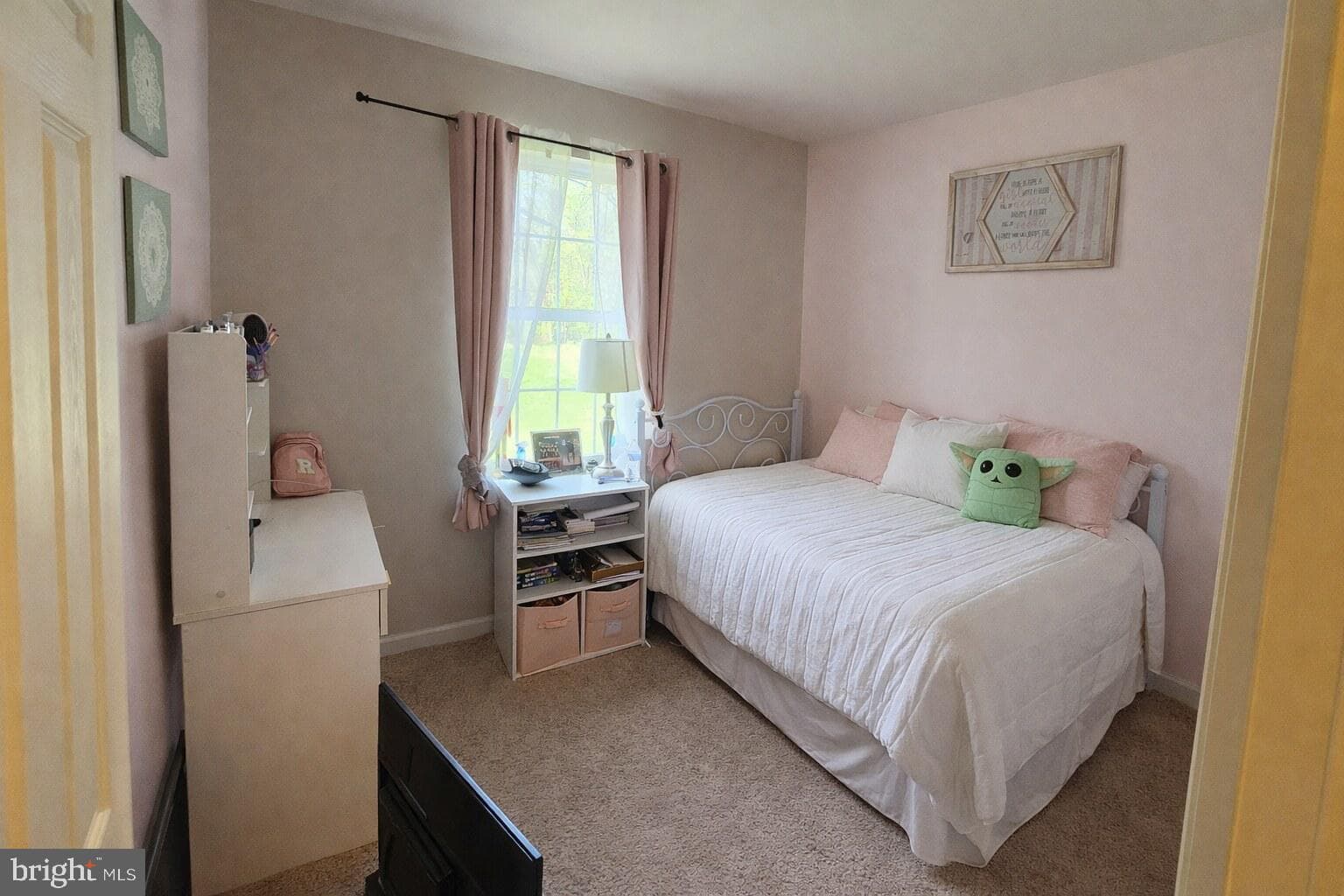Home for sale at 740 Kentwell Drive, York, Pennsylvania 17406, photo 12 of 17