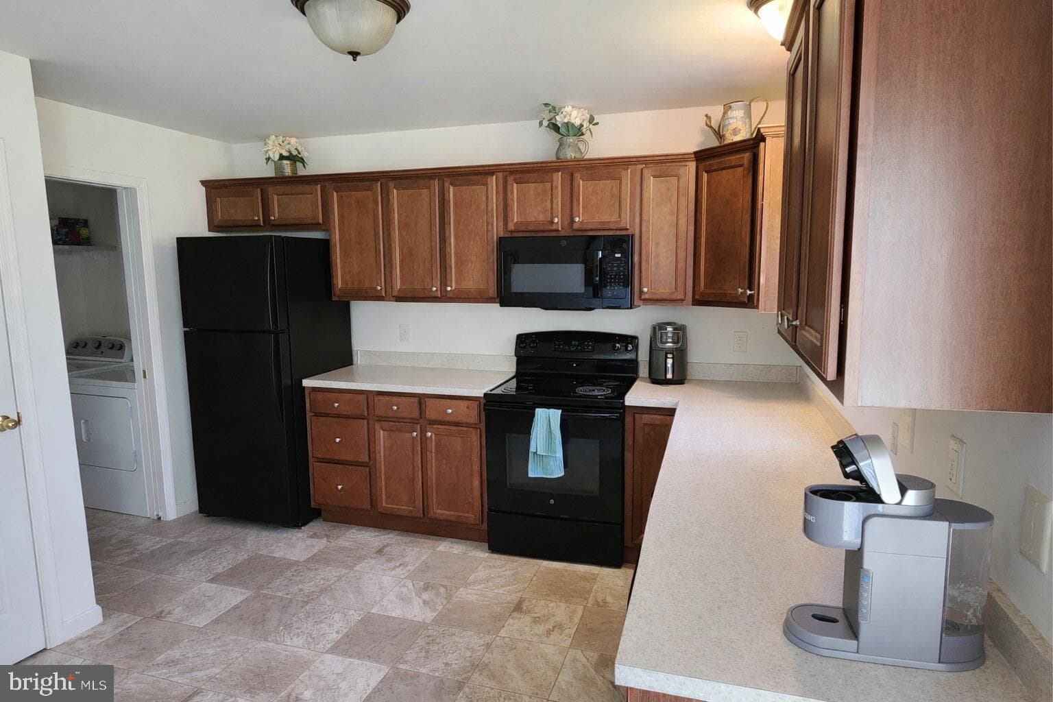 Home for sale at 740 Kentwell Drive, York, Pennsylvania 17406, photo 6 of 17