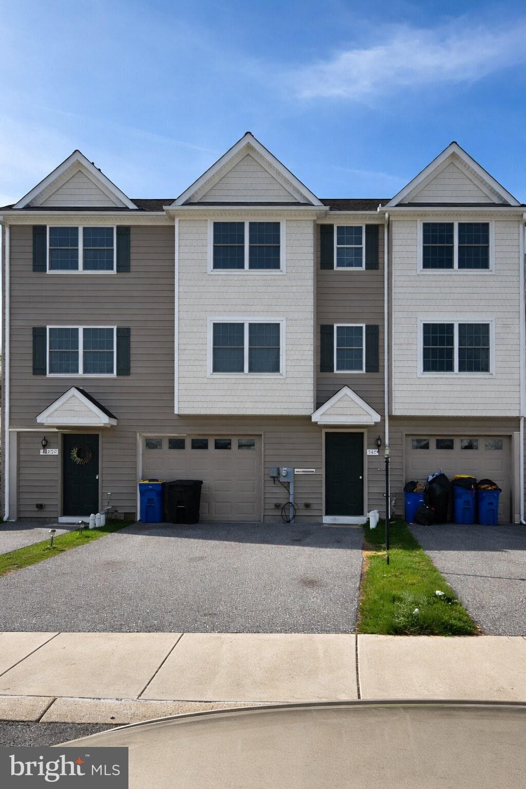 Listing photo of 3-bedroom home at 740 Kentwell Drive, York, Pennsylvania 17406, photo 1 of 3
