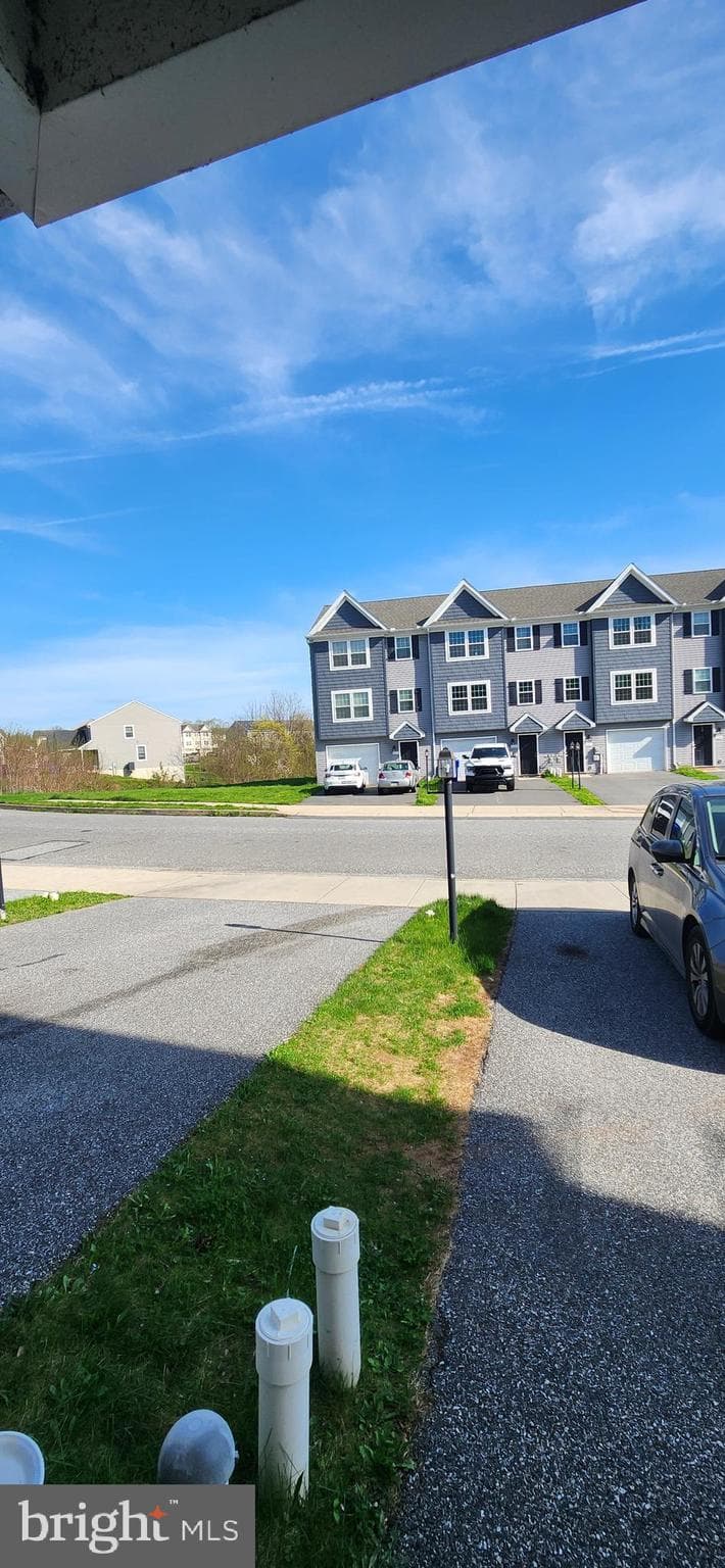 Home for sale at 740 Kentwell Drive, York, Pennsylvania 17406, photo 3 of 3